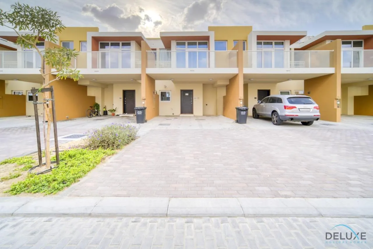 Alluring 3Br Townhouse At Damac Hills 2, Dubailand By Deluxe Holiday Homes Apartment